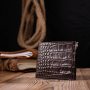 Практичный мужской кошелек из фактурной кожи под рептилию KARYA 21050 Коричневый